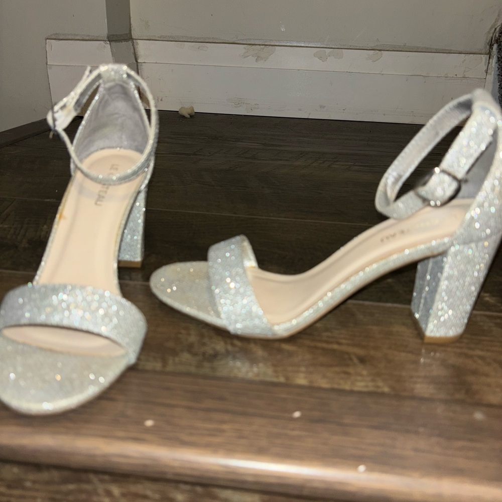 Le Chateau Silver Heels